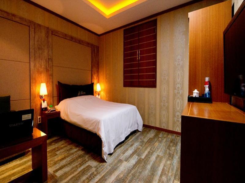 Fiore Hotel Гуми Экстерьер фото