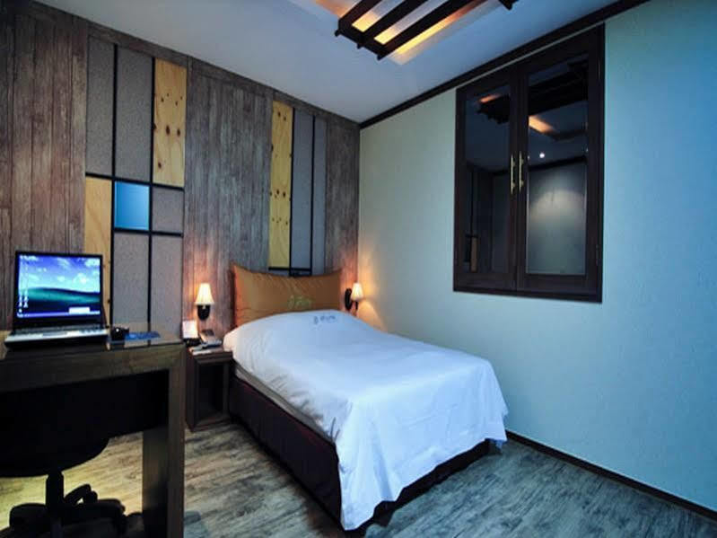 Fiore Hotel Гуми Экстерьер фото