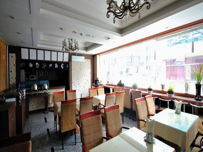 Fiore Hotel Гуми Экстерьер фото