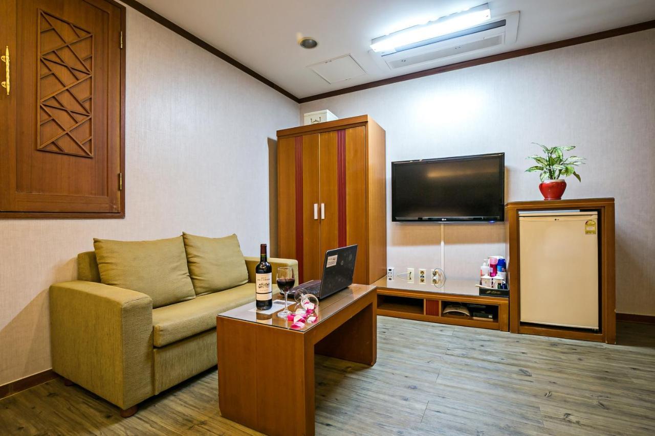 Fiore Hotel Гуми Экстерьер фото