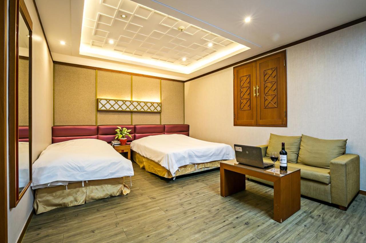 Fiore Hotel Гуми Экстерьер фото