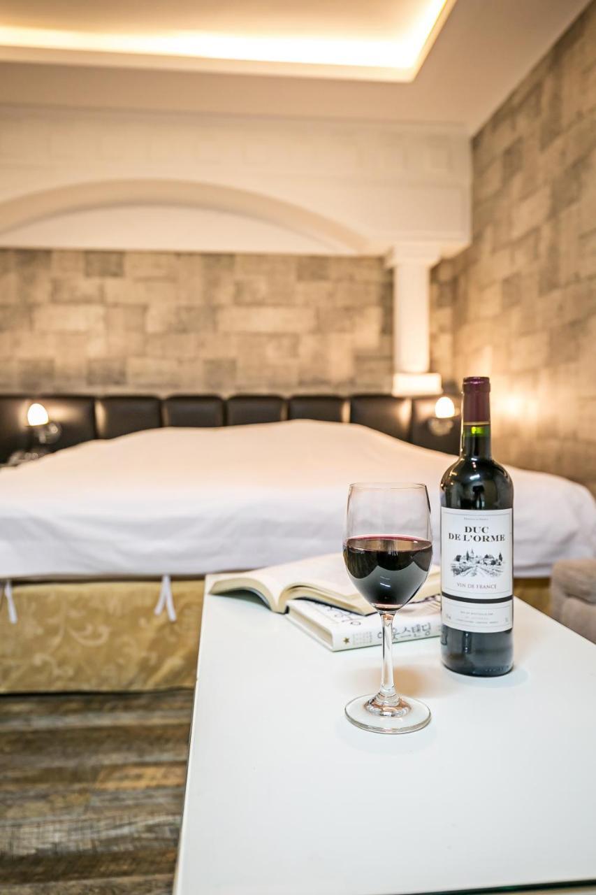 Fiore Hotel Гуми Экстерьер фото