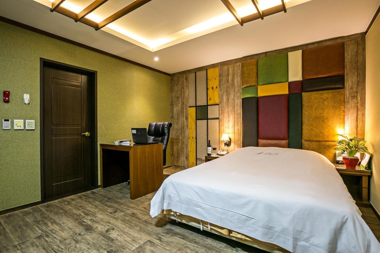 Fiore Hotel Гуми Экстерьер фото