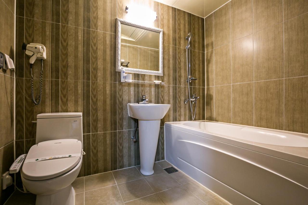 Fiore Hotel Гуми Экстерьер фото